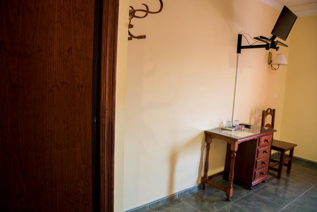 Hostal Restaurante La Curva Adra Bagian luar foto